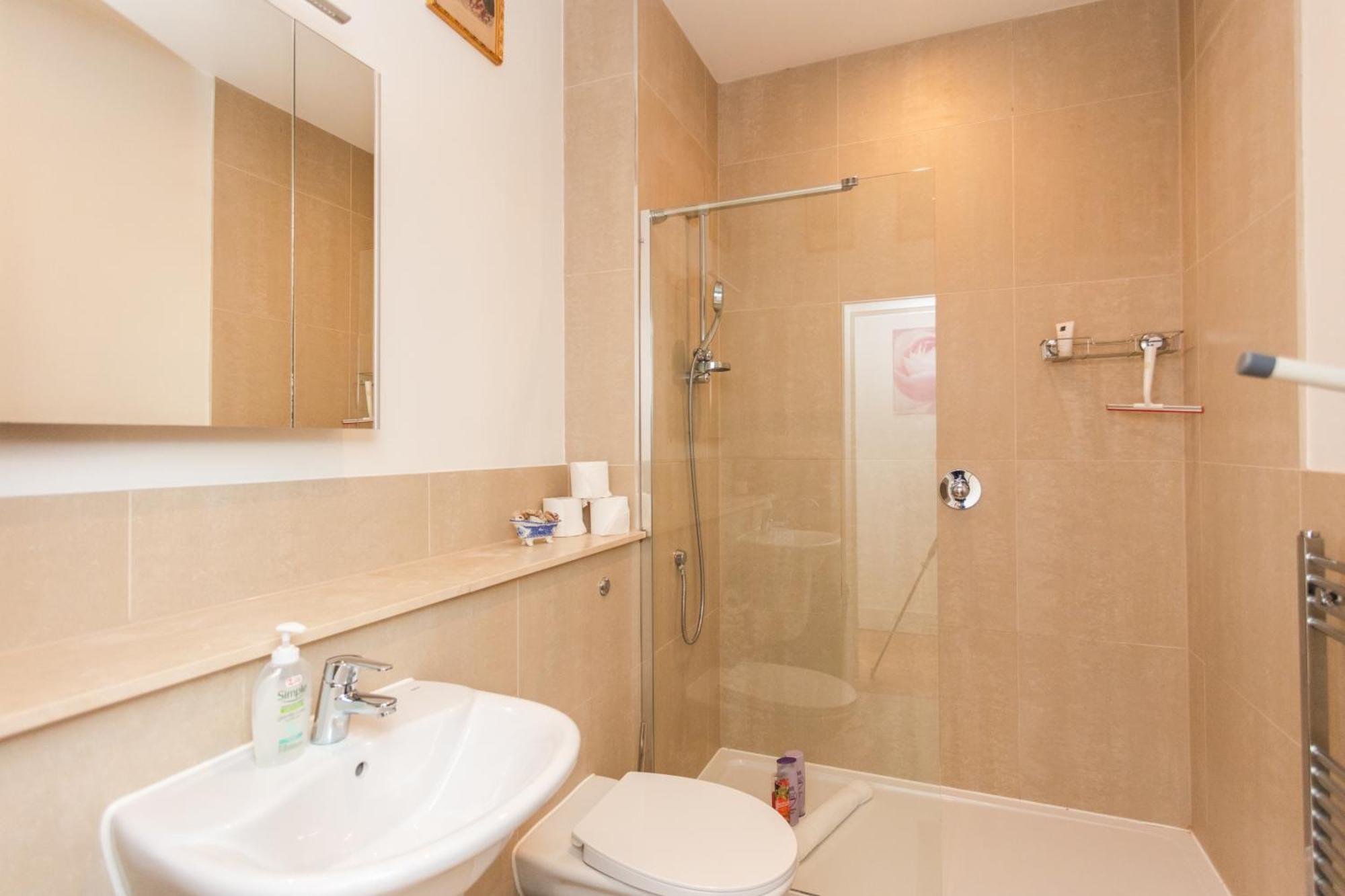 לונדון Homely 1 Bedroom Apartment In The Heart Of Vibrant Camden מראה חיצוני תמונה